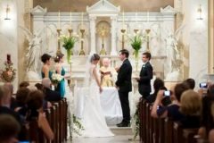 Miért problémás a különböző felekezetűek egyházi házassága?