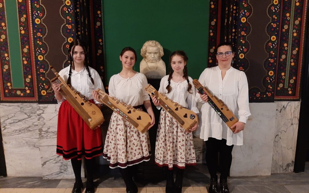 A Nagyszebeni Citerások Marosvásárhelyen